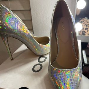 Also Heels - Size 7.5 / silver iridescent color / pointy toe pumps / brand new